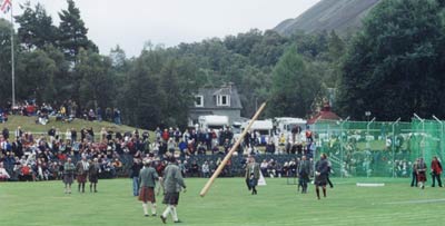Braemar; Tossing the caber
